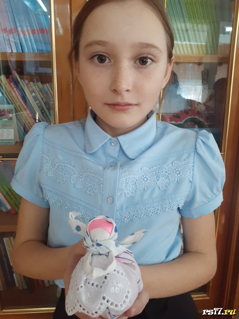Бережнева Алена и ее кукла