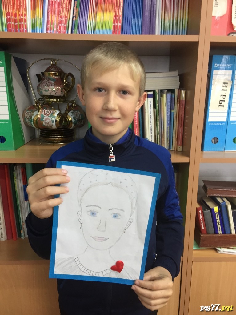 Михаил с портретом Мамы